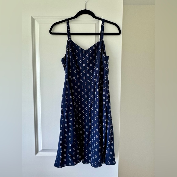 Old Navy cami dress in navy blue print - Picture 3 of 5